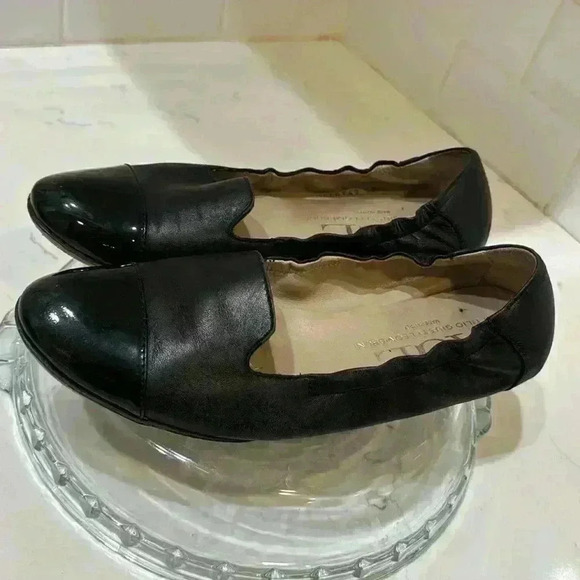 AGL Black Leather Ballet Flat with Patent Leather Toe SZ 38 - Picture 2 of 11